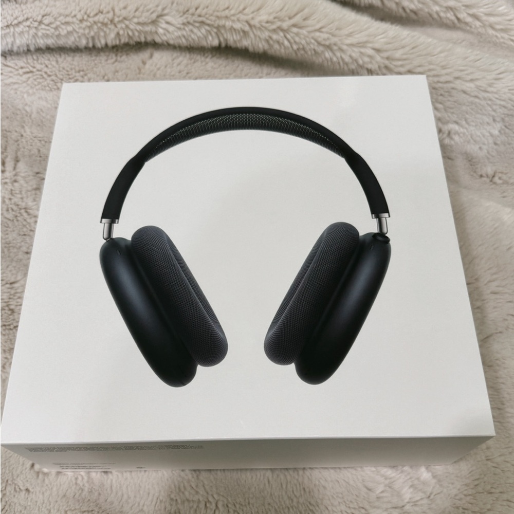 Apple AirPods Max (newest generation w/ USB-C )